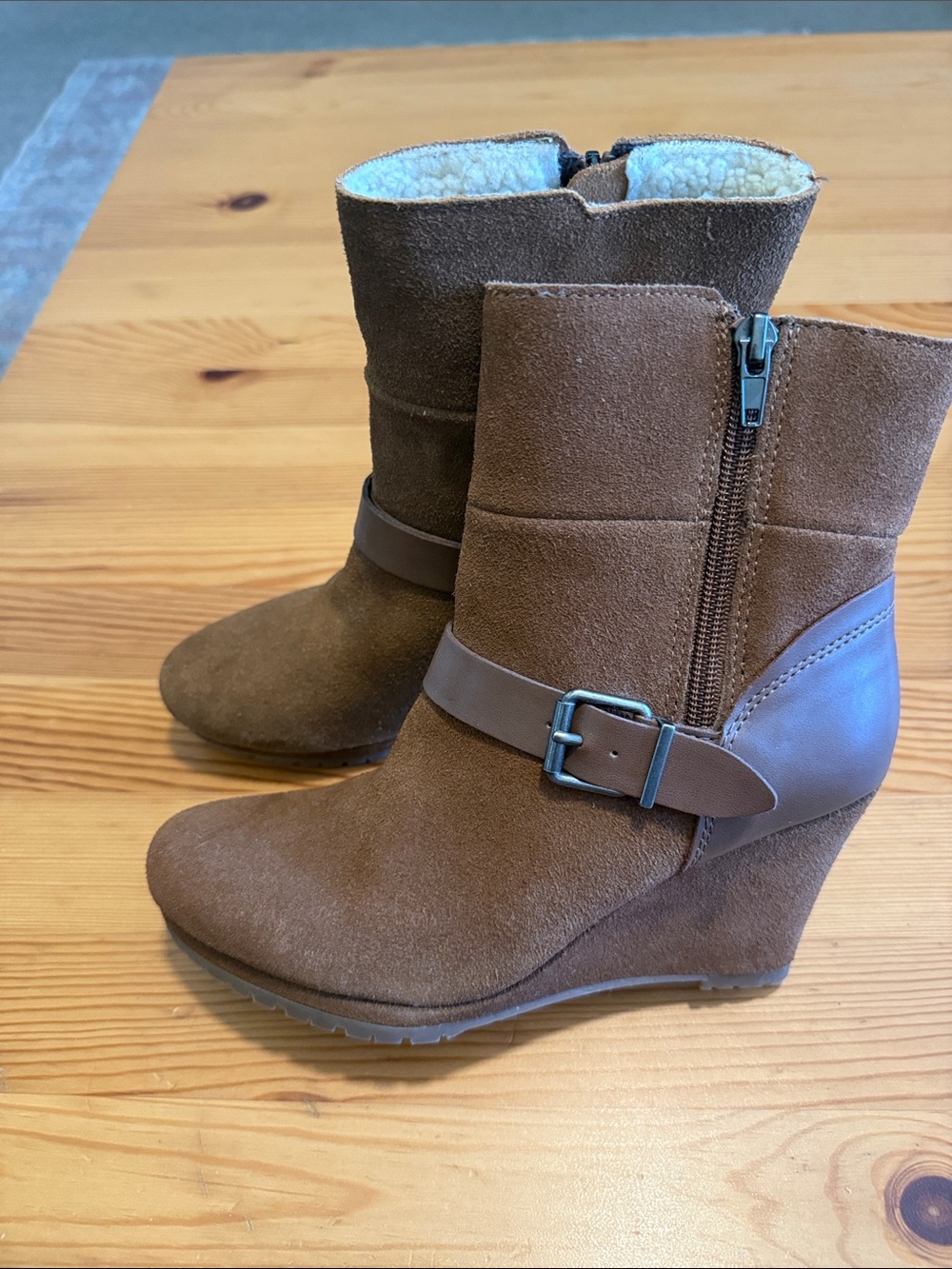 Dolce vita  Brown Suede Sherpa. Boots